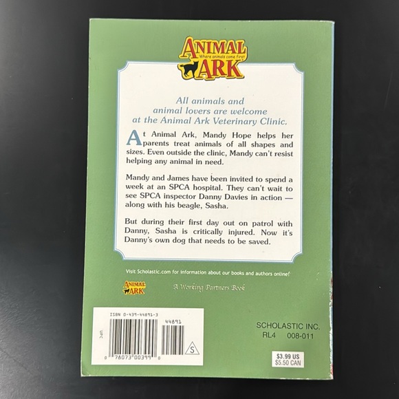 Animal Ark #33: Hound at the Hospital - Scholastic Paperback Novel - Picture 2 of 5